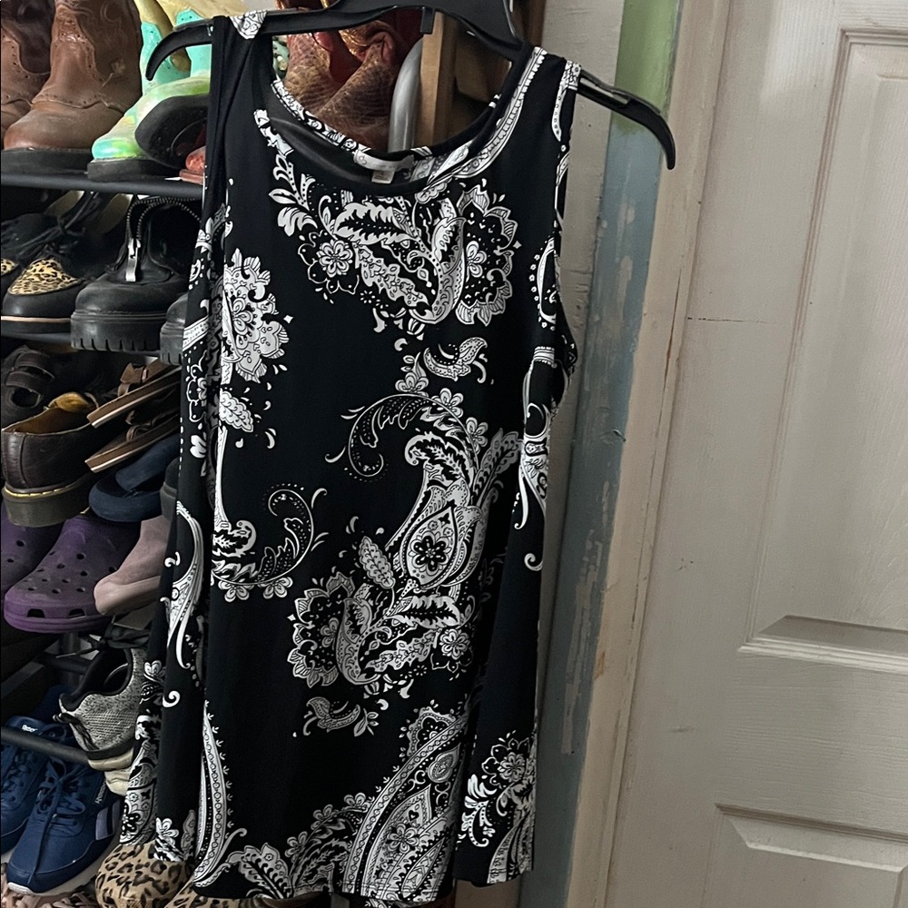 🧚Black and White Paisley Tank Top